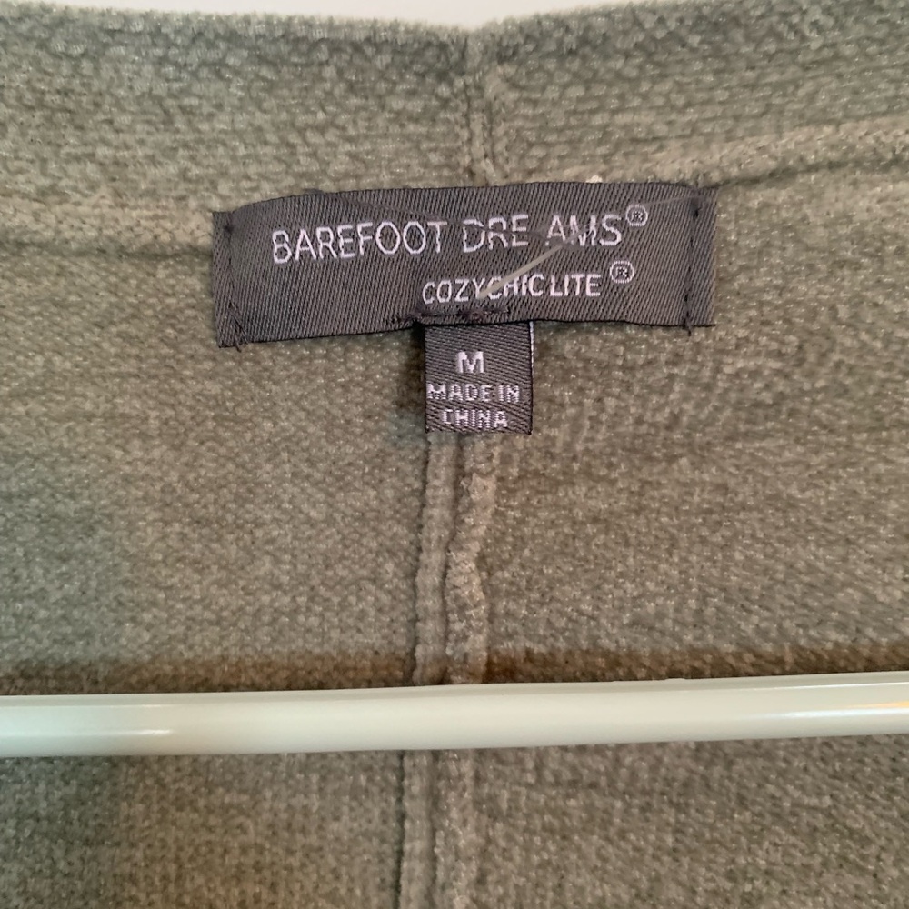 Barefoot Dreams CozyChic Lite Button Front Cardigan, NWOT , Size Medium - Picture 4 of 5